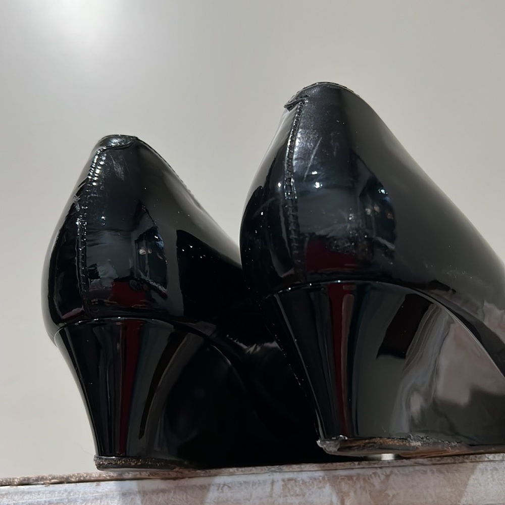 Jimmy Choo Patent Leather Pump Heel Size 38 1/2 U.S. 7 1/2 Apox. - Picture 12 of 15